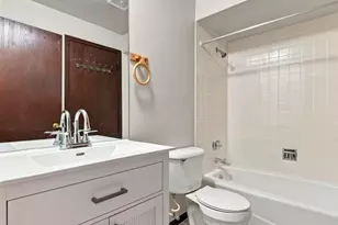 6408 Nature Dr, Oak Forest, IL 60452 - Photo 8