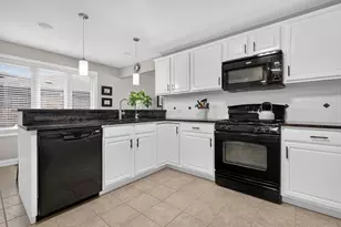 7453 Cashew Dr, Orland Park, IL 60462 - Photo 10