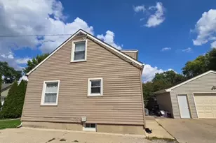 673 Orange St, Elgin, IL 60123 - Photo 2