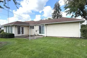 634 Barrington Ave, East Dundee, IL 60118 - Photo 4