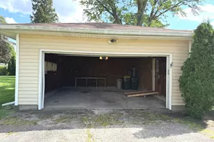 634 Barrington Ave, East Dundee, IL 60118 - Photo 8