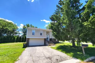 682 N Oswego Dr, Carol Stream, IL 60188 - Photo 4