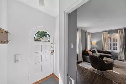 5326 N Lockwood Avenue, Chicago, IL 60630 - Photo 4
