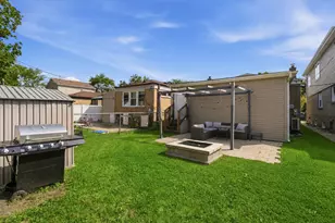 6730 N Whipple St, Chicago, IL 60645 - Photo 24