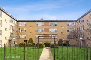6127 N Seeley Ave, Chicago, IL 60659 - Photo 1