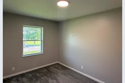 715 Old Indian Trail Road, Aurora, IL 60506 - Photo 4