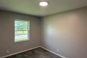 715 Old Indian Trail Rd, Aurora, IL 60506 - Photo 4