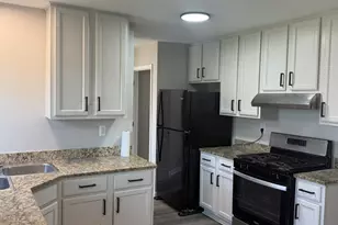 715 Old Indian Trail Rd, Aurora, IL 60506 - Photo 2