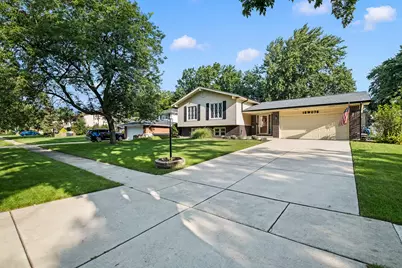 18W076 71st Street, Darien, IL 60561 - Photo 2