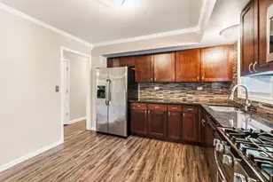 419 Deerpath Dr, Lindenhurst, IL 60046 - Photo 10