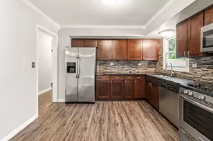 419 Deerpath Dr, Lindenhurst, IL 60046 - Photo 8