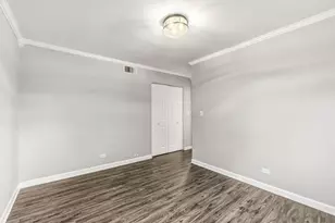 419 Deerpath Dr, Lindenhurst, IL 60046 - Photo 14
