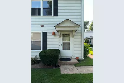 302 Creekside Drive, Vernon Hills, IL 60061 - Photo 2