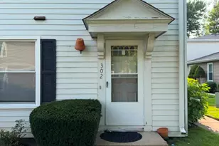 302 Creekside Dr, Vernon Hills, IL 60061 - Photo 2