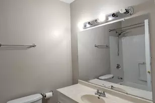 5534 E Lake Dr, Lisle, IL 60532 - Photo 10
