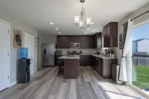 1004 Daniel St, Plano, IL 60545 - Photo 6