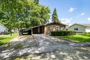 319 E Elm St, Piper City, IL 60959 - Photo 4
