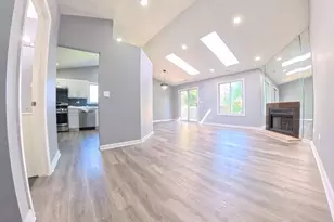 2404 Danbury Dr, Woodridge, IL 60517 - Photo 2