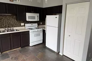 384 Reston Cir, Romeoville, IL 60446 - Photo 6
