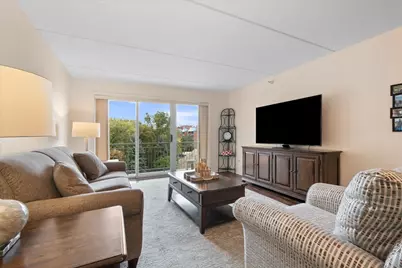 6801 N Milwaukee Avenue #402, Niles, IL 60714 - Photo 4