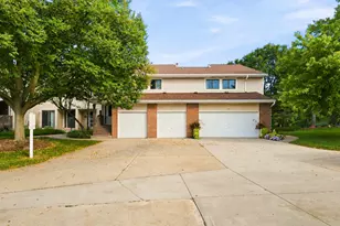 1056 N Pine Tree Circle, Buffalo Grove, IL 60089 - Photo 2