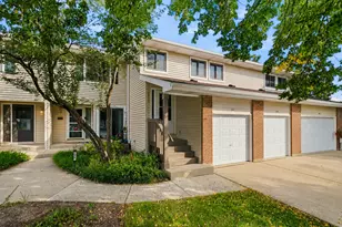 1056 N Pine Tree Circle, Buffalo Grove, IL 60089 - Photo 1