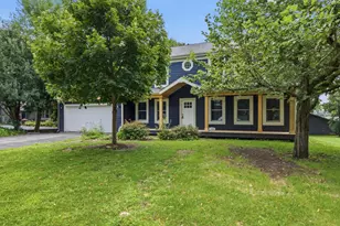 1268 W Bauer Rd, Naperville, IL 60563 - Photo 2