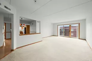 1327 Brown St, Des Plaines, IL 60016 - Photo 2