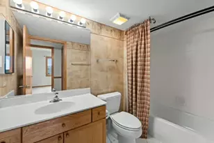 1327 Brown St, Des Plaines, IL 60016 - Photo 14