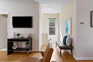 644 W Briar Pl, Chicago, IL 60657 - Photo 2
