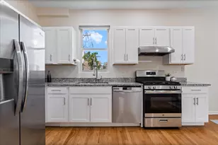 644 W Briar Pl, Chicago, IL 60657 - Photo 10