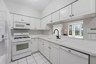 402 Arboretum Dr, Lombard, IL 60148 - Photo 8