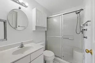 402 Arboretum Dr, Lombard, IL 60148 - Photo 16