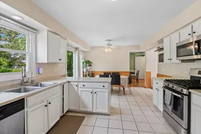 2204 Kensington Drive, Schaumburg, IL 60194 - Photo 6