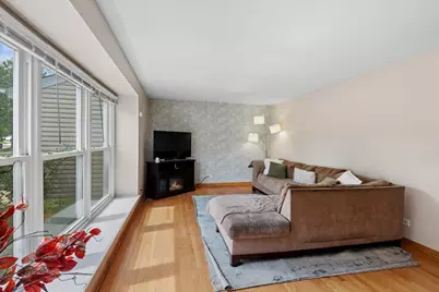 2204 Kensington Drive, Schaumburg, IL 60194 - Photo 2