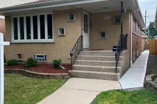 5749 W 63rd Pl, Chicago, IL 60638 - Photo 2