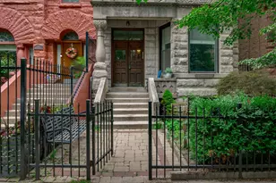 734 W Briar Pl, Chicago, IL 60657 - Photo 2