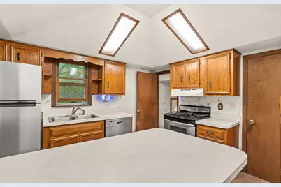 706 Old Indian Trail, Aurora, IL 60506 - Photo 16