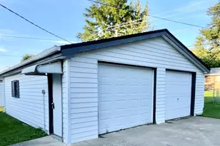 296 N Levasseur Ave, Bourbonnais, IL 60914 - Photo 2