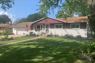 702 Bourn St, Harvard, IL 60033 - Photo 2