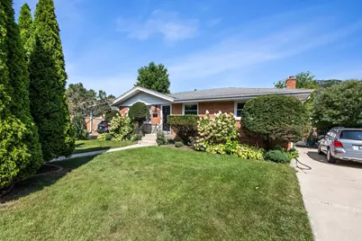 8315 Parkside Avenue, Morton Grove, IL 60053 - Photo 2
