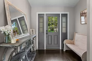 609 N Carlyle Ln, Arlington Heights, IL 60004 - Photo 2