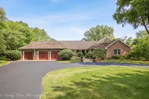 39W944 Deer Run Dr, Saint Charles, IL 60175 - Photo 1