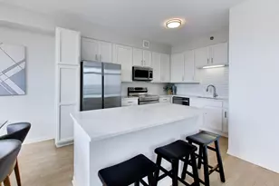 435 W Erie St, Chicago, IL 60654 - Photo 8