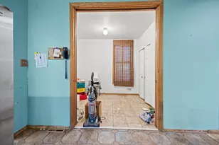 2137 W Moffat St, Chicago, IL 60647 - Photo 8