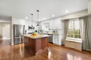 490 Cambridge Dr, Grayslake, IL 60030 - Photo 10
