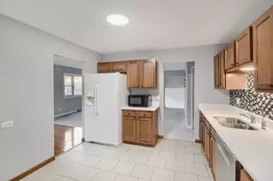 1465 William Clifford Ln, Elk Grove Village, IL 60007 - Photo 10