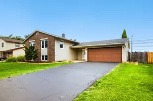 1465 William Clifford Ln, Elk Grove Village, IL 60007 - Photo 2
