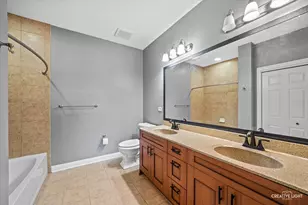160 S River St, Aurora, IL 60506 - Photo 10