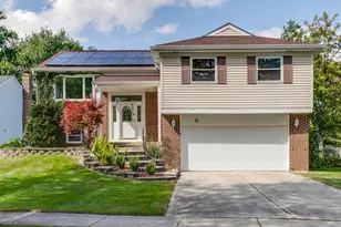 8 Lindon Ln, Vernon Hills, IL 60061 - Photo 1